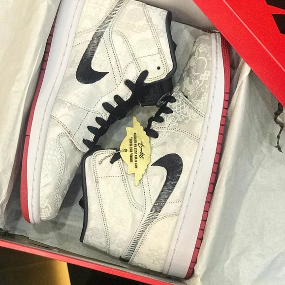 Jordan 1 Mid white silk color scheme - Picture 3 of 4